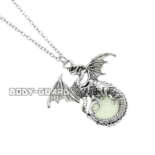 光るドラゴンネックレス【ゆうパケット対応】